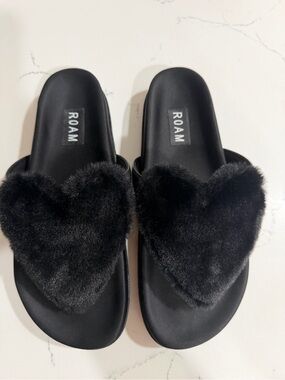 ROAM Black Faux Fur Heart Slide Sandals